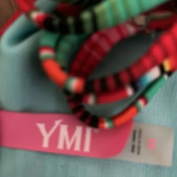 Bikini - Picture 2 of 3